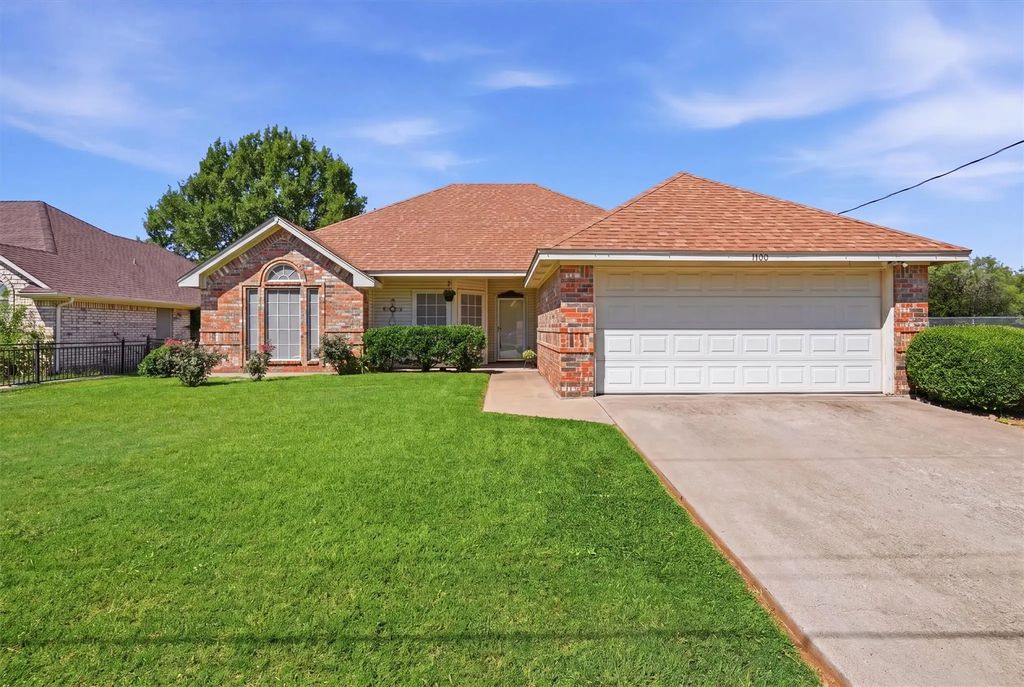 1400 Spanish Trail Drive, Granbury