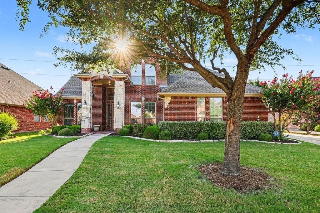 221 Chapel Hill Drive, Prosper