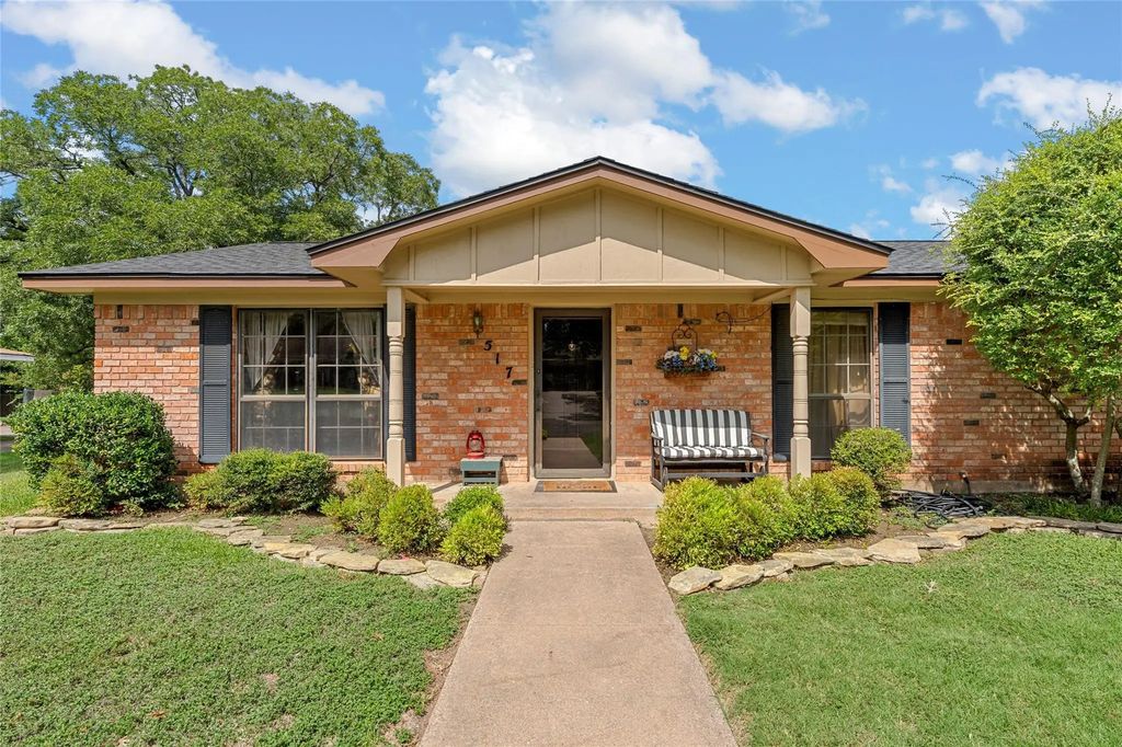 517 Topeka Drive, Woodway