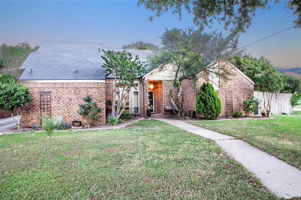 810 Highland Hills Lane, Highland Village