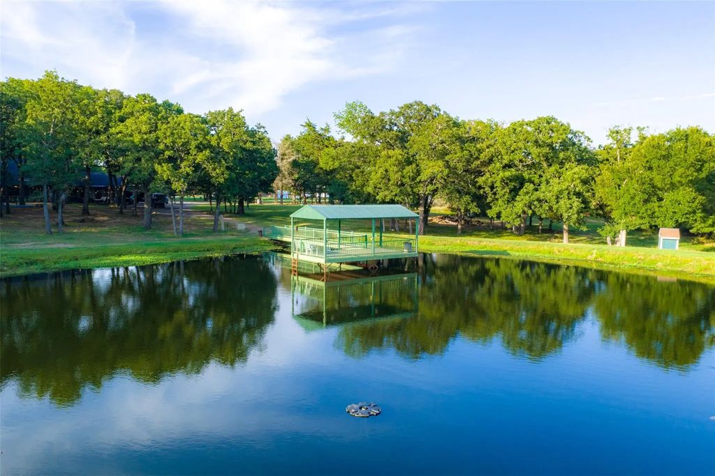 10100 County Road 4028, Kemp