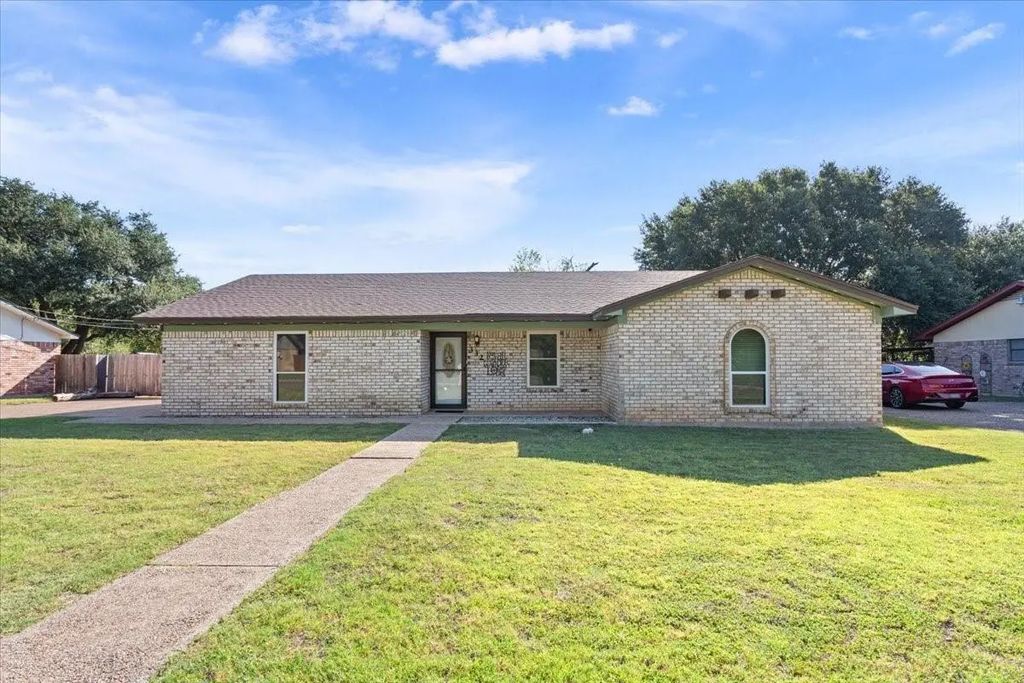 332 Bowie Lane, Hewitt