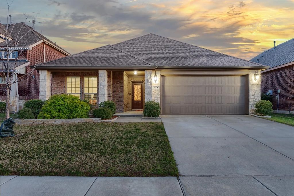 912 Lake Cypress Lane, Little Elm