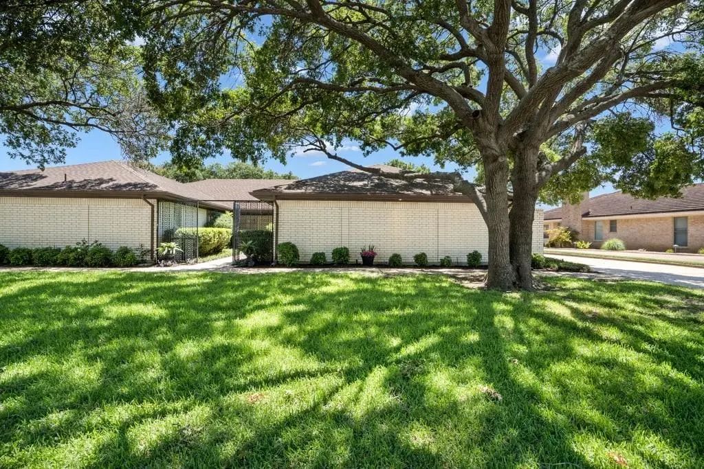 5115 Ledgestone Drive, Fort Worth