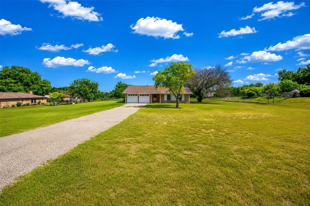 2102 Hill Top Circle, Weatherford