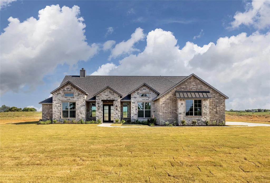 115 Red Bud Road, Boyd