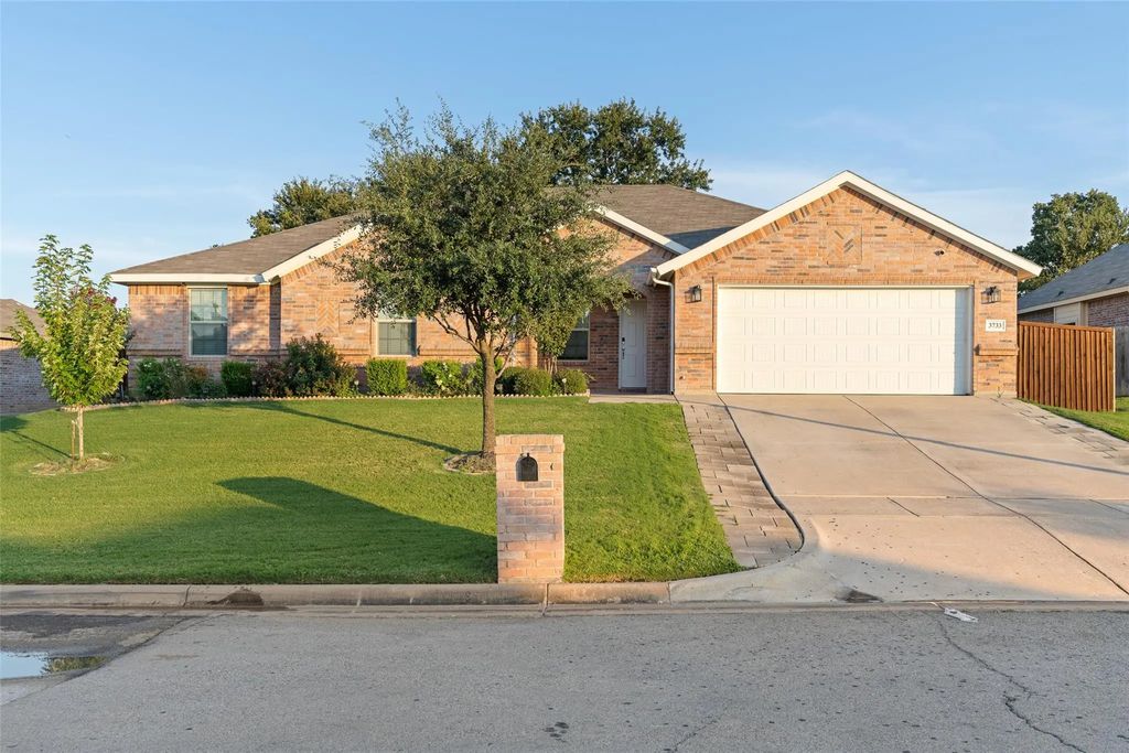 3733 Cecelia Lane, Forest Hill