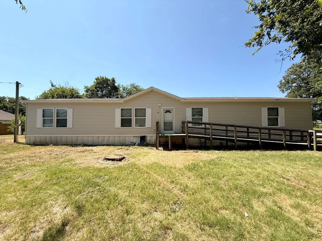 90 2nd Street, Honey Grove