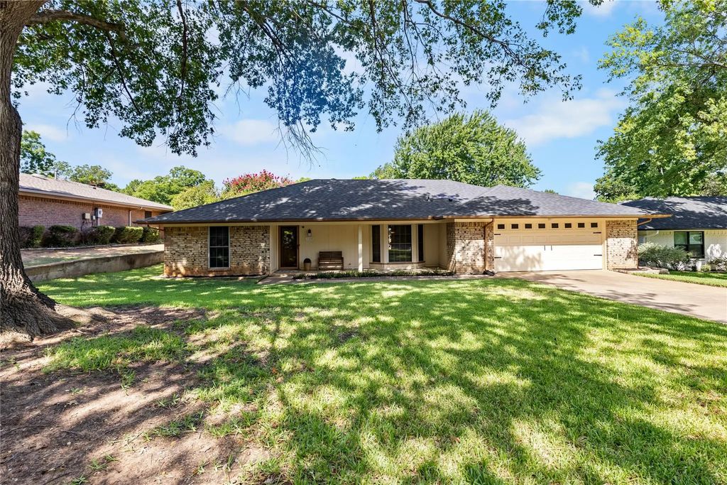 827 Yellowstone Drive, Grapevine