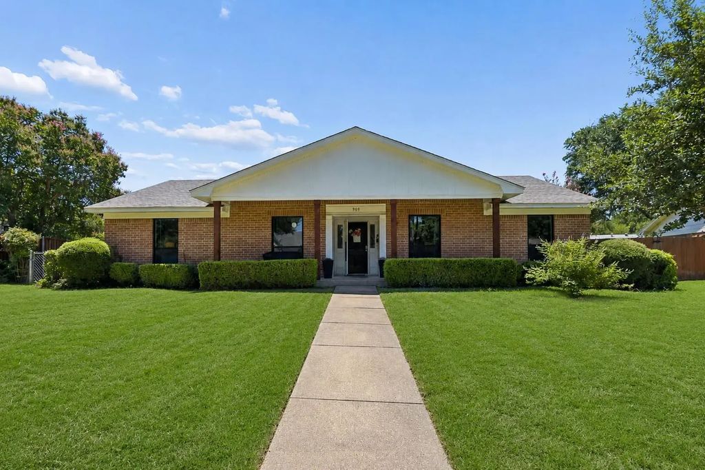 909 Sandalwood Avenue, Richardson