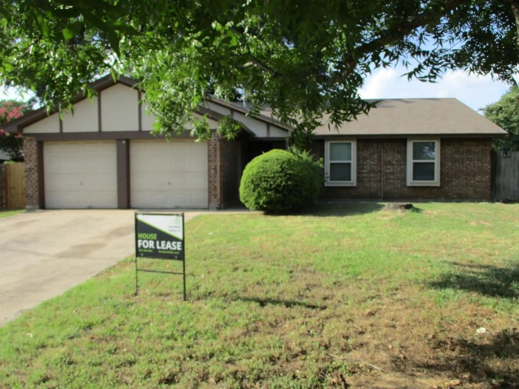 912 Shell Court, Bedford