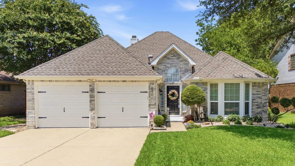 840 Lionel Way, Fort Worth