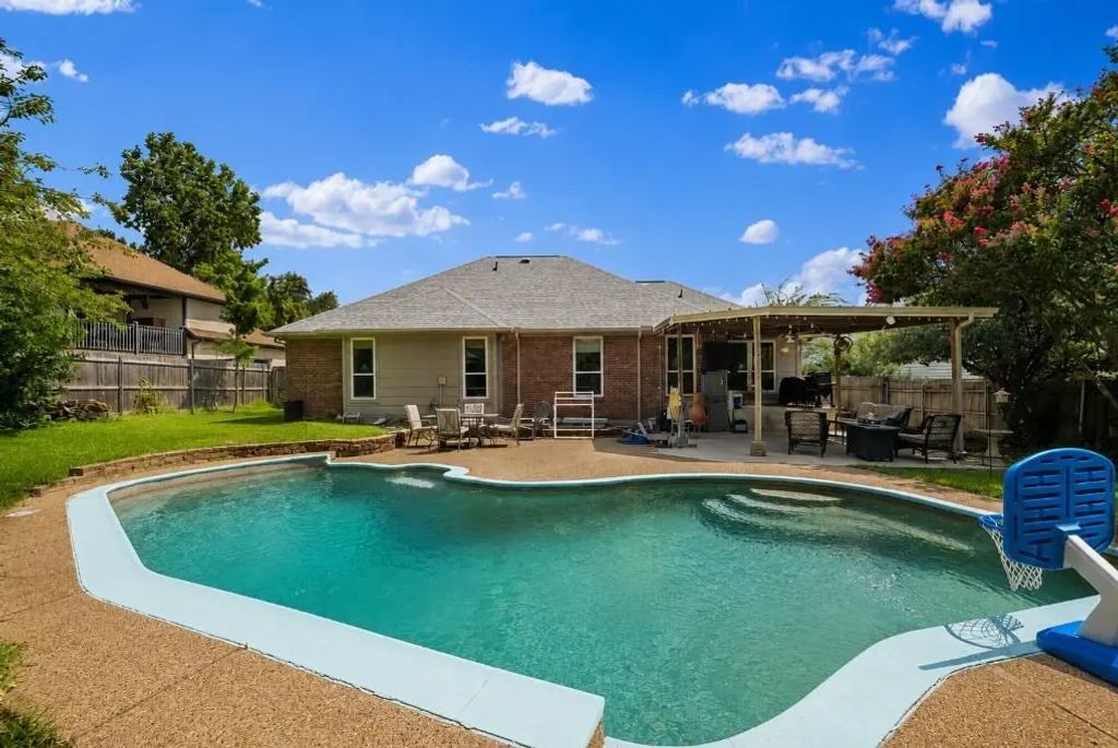 6705 Fair Oaks Drive, North Richland Hills