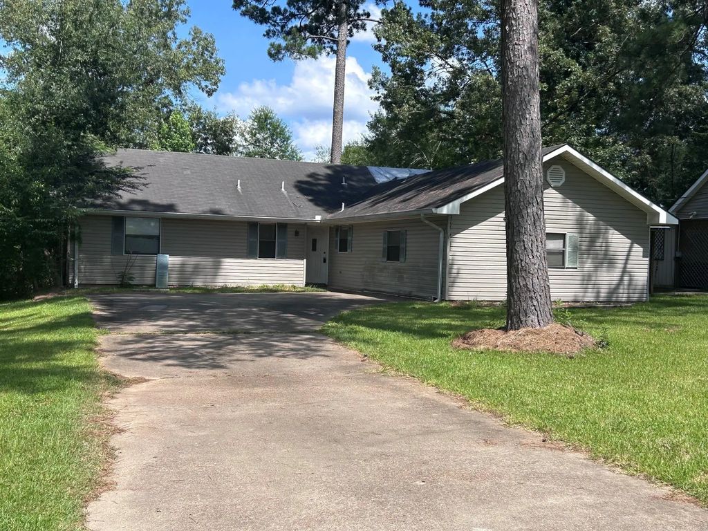 6511 Misty Lane, Pineville