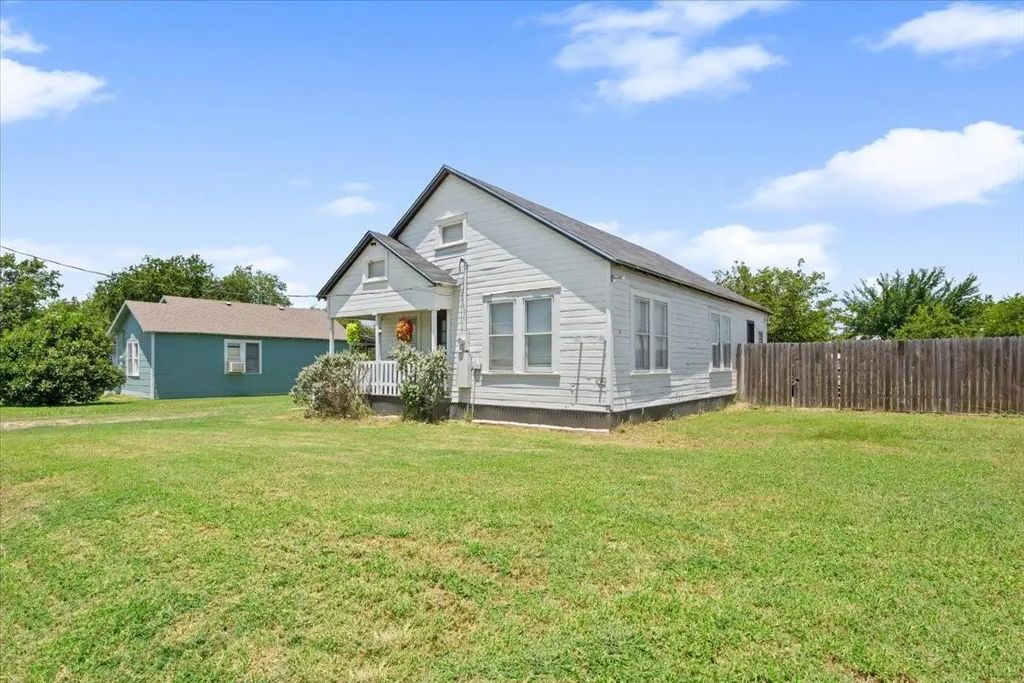 102 Brookshire, Riesel