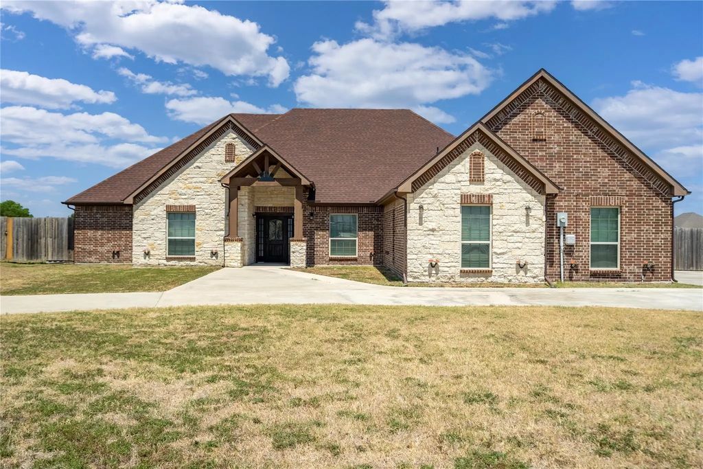 829 Meadow Lark Lane, Red Oak