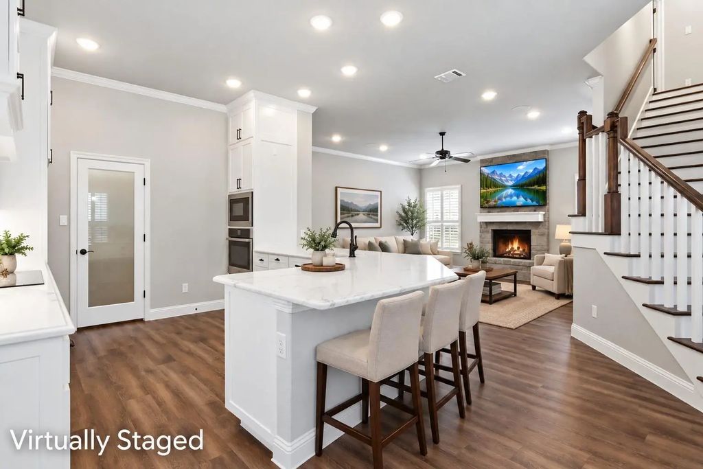 608 Joy Court, Burleson