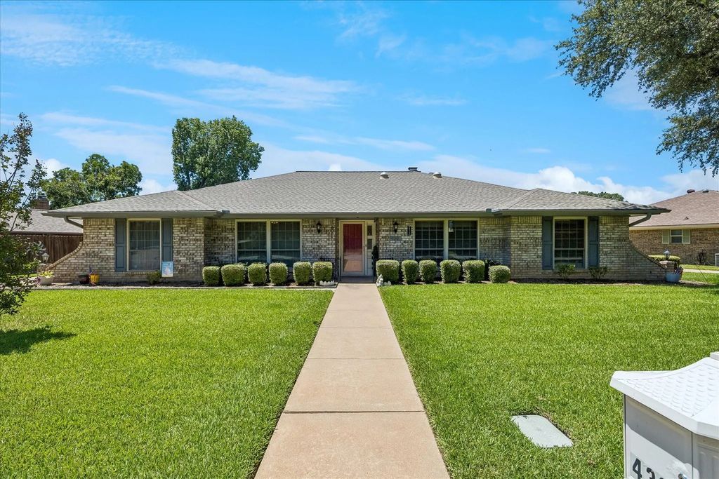 4361 Rota Circle, Fort Worth