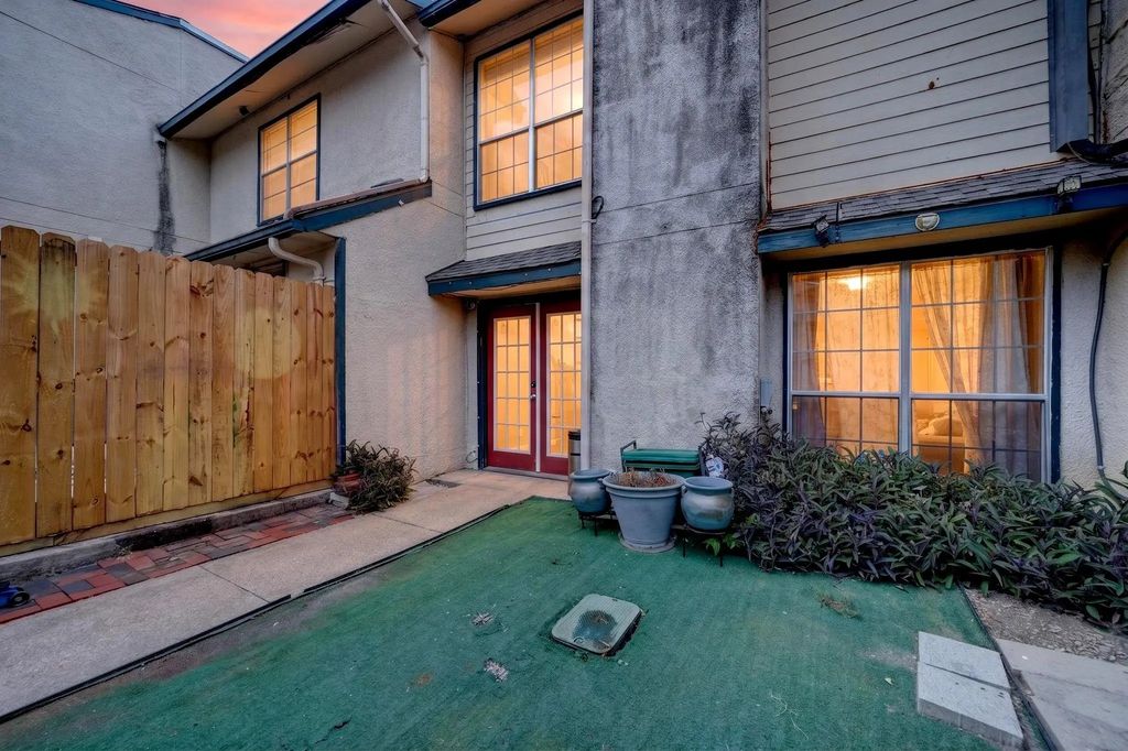 7145 Fair Oaks Avenue 37, Dallas