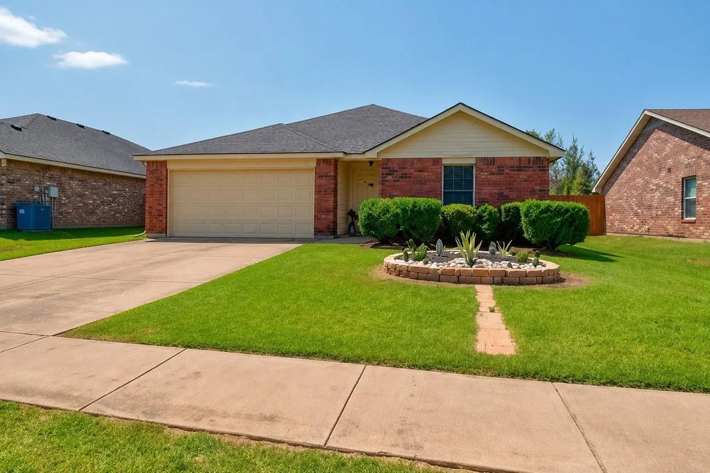 302 Quail Crossing Drive, Sanger