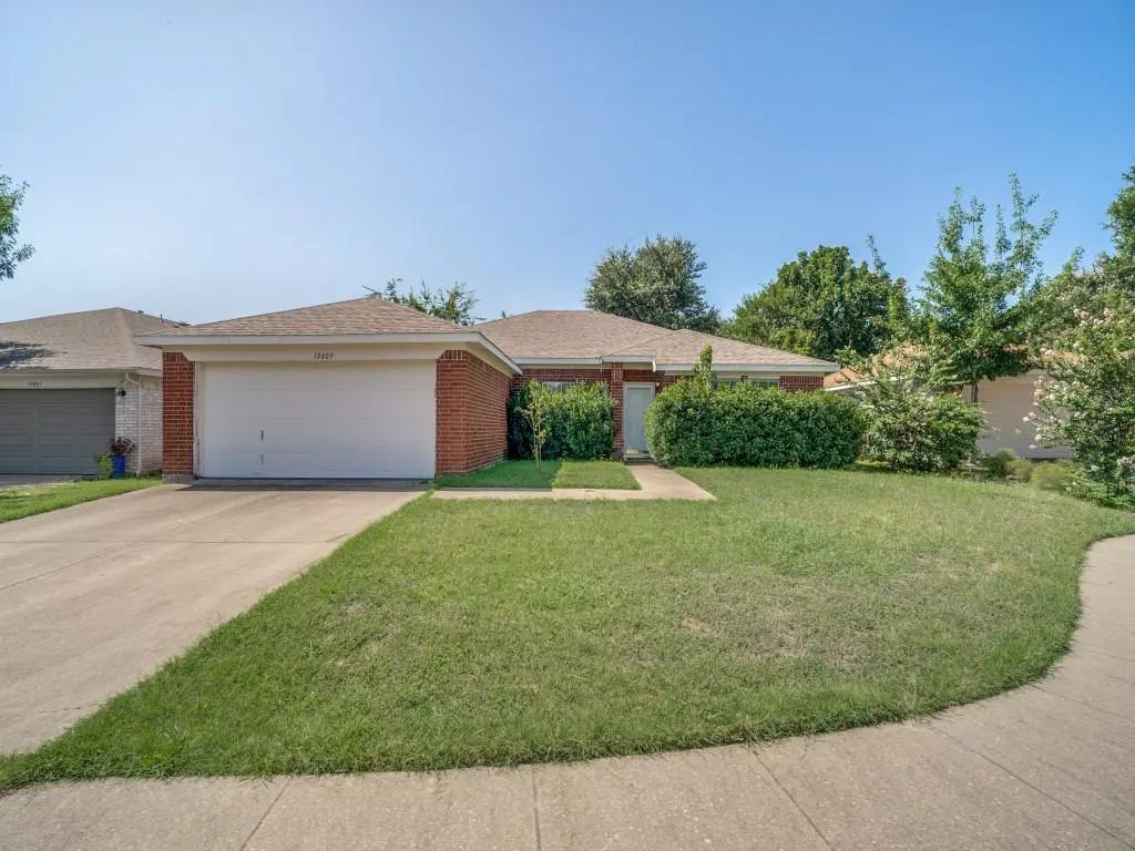 10805 Pebblecreek Court, Benbrook