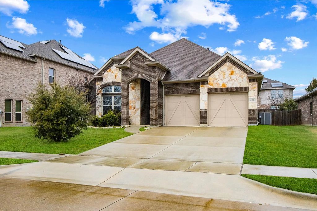 208 Burberry Drive, Grand Prairie