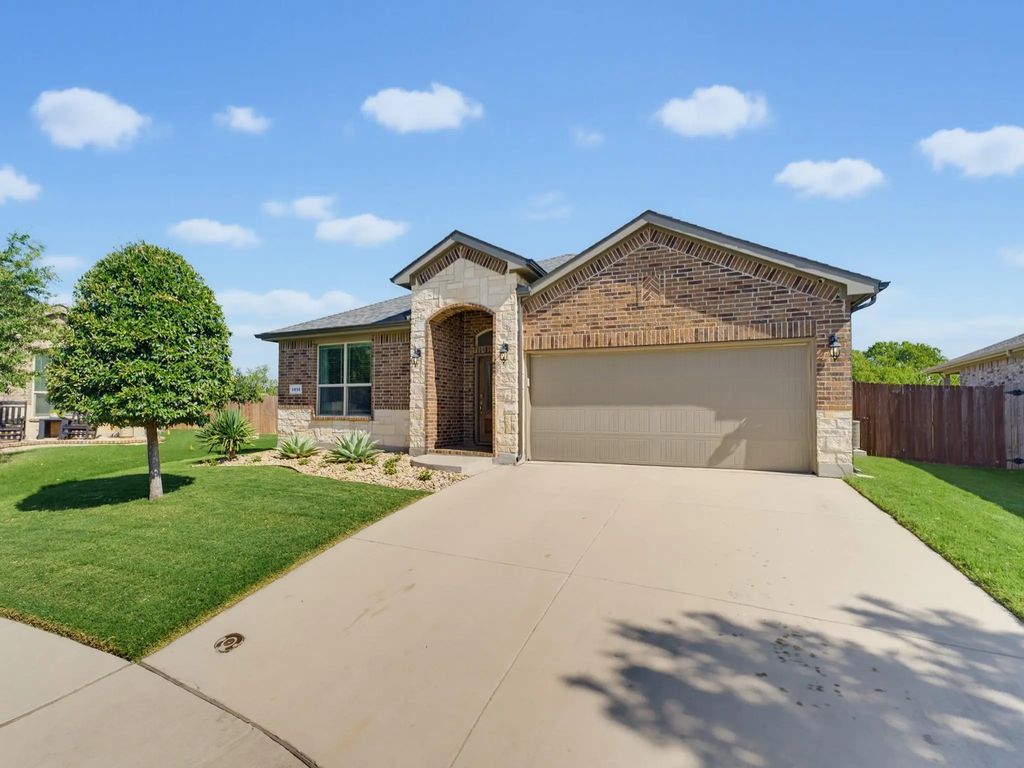 4836 Bronzeleaf Lane, Fort Worth