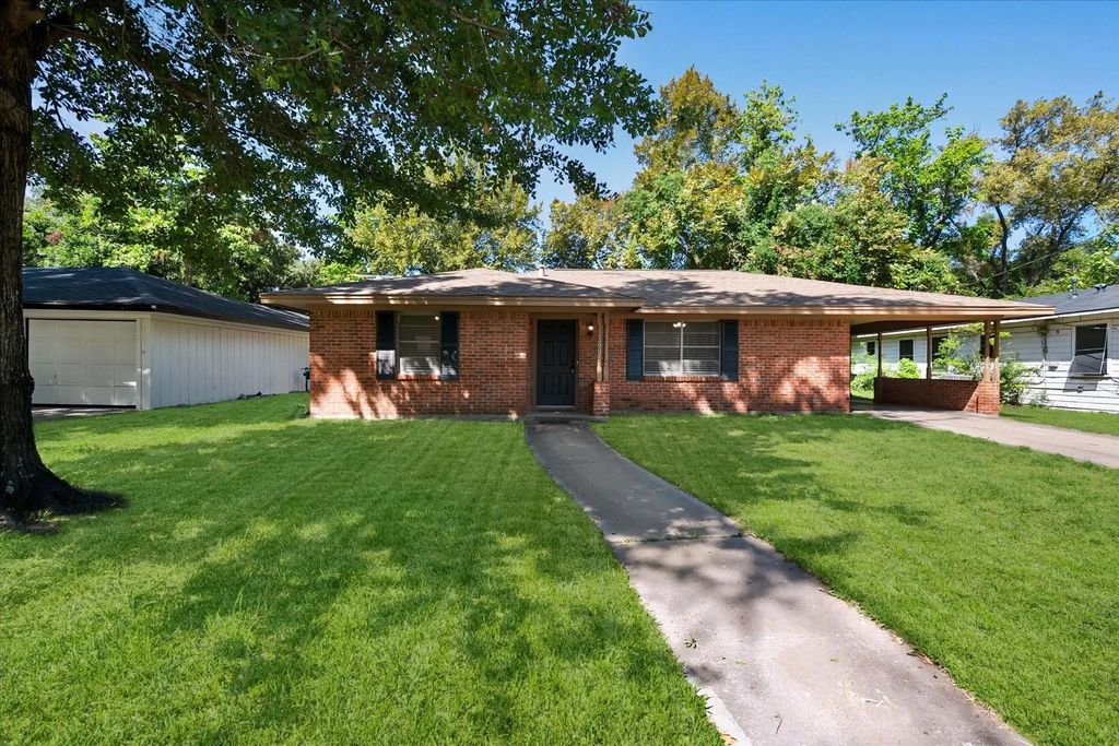 902 N 23 1/2 Street, Corsicana