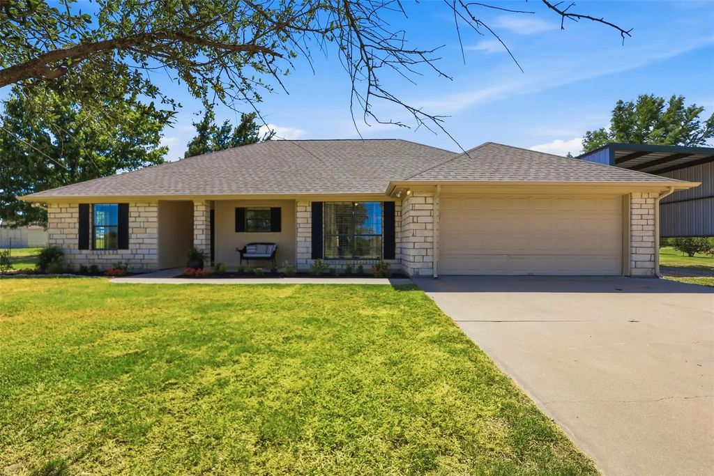 1820 Tolar Highway, Tolar