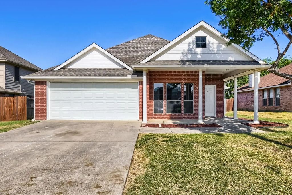1005 Lake Ridge Drive, Sanger