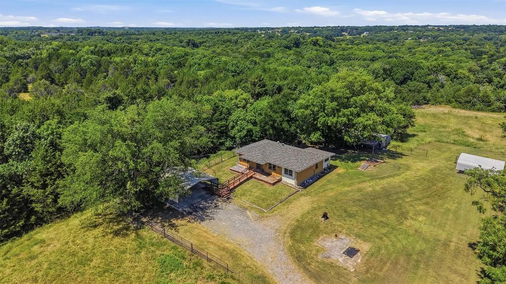 3636 State Highway 56, Bells