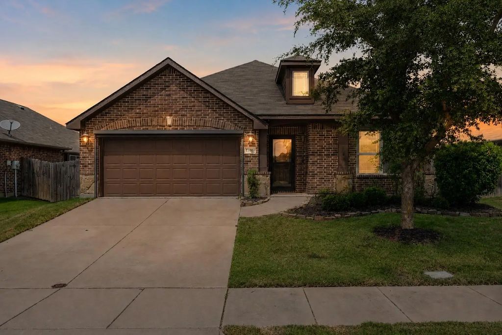 8305 Spitfire Trail, Aubrey