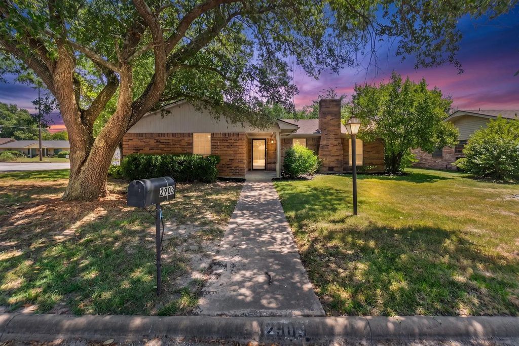2903 Melmar Park Street, Commerce