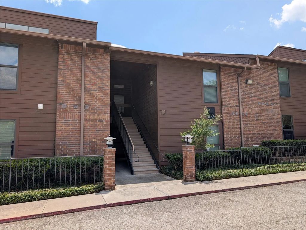 7522 Holly Hill Drive 19, Dallas