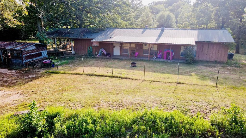 1167 County Road 44600, Blossom