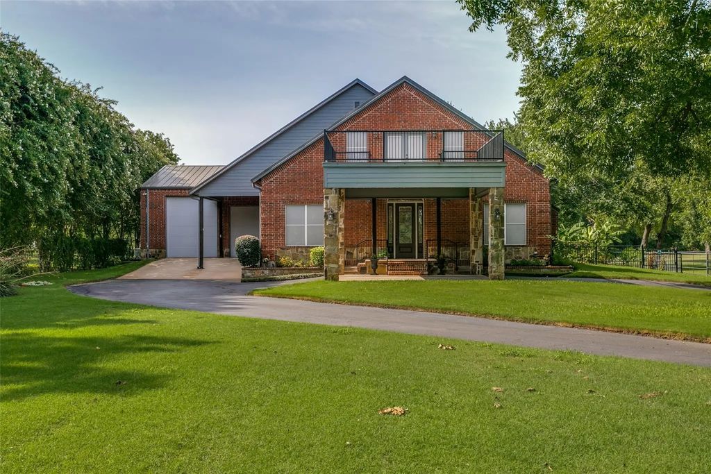 1290 Fox Lane, Burleson