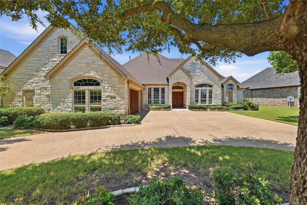 2703 Waters Edge Drive, Granbury