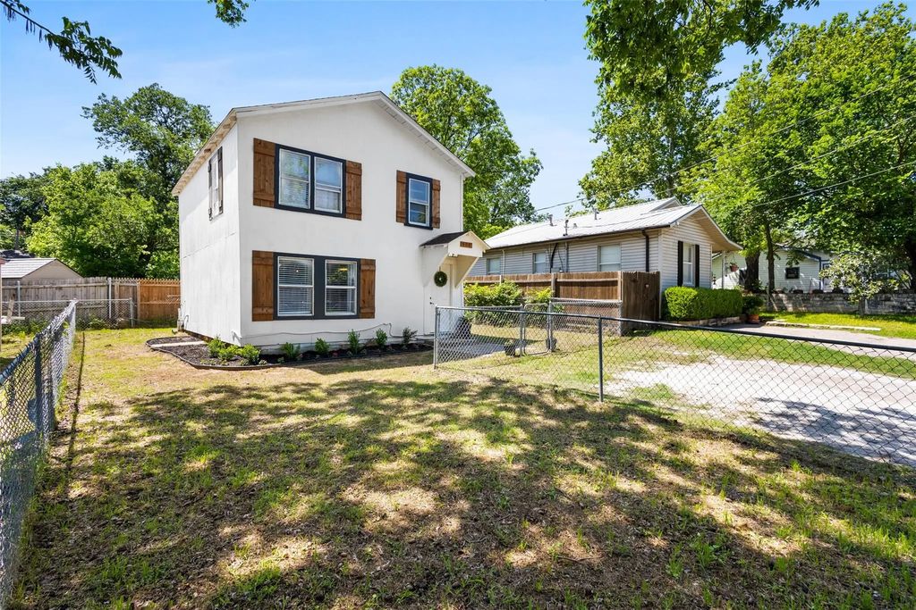 408 E Baylor Street, Weatherford