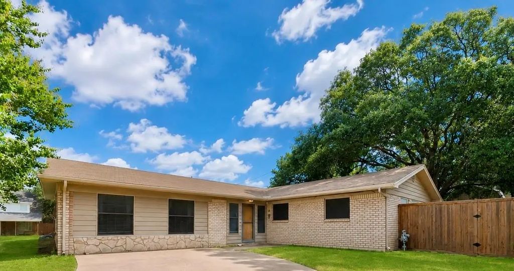 509 Henslee Drive, Euless