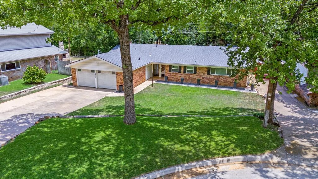 511 Westcliff Drive, Euless