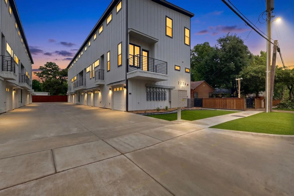 2226 Shea Road 103, Dallas
