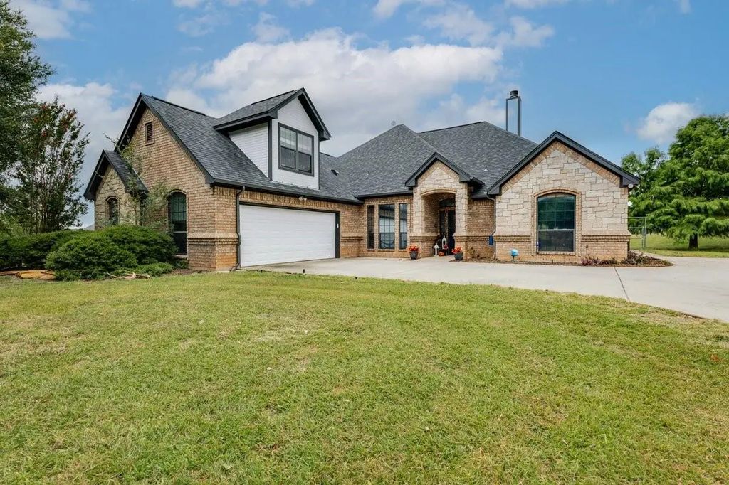 360 Saddle Club Road, Weatherford