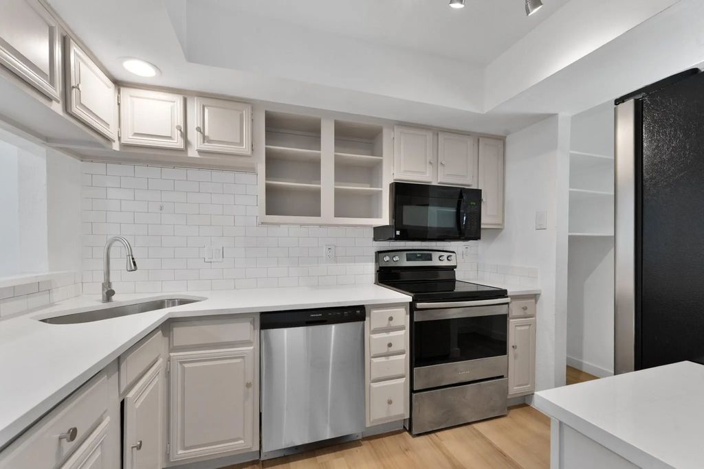 3635 Garden Brook Drive 10400, Farmers Branch