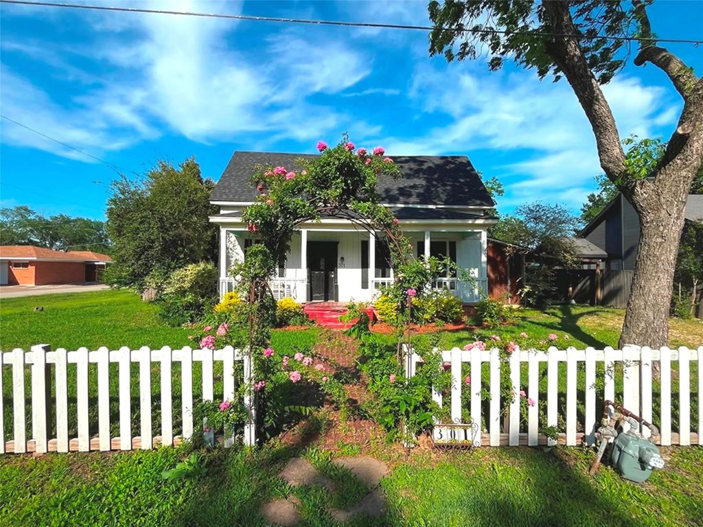 301 S Main Street, Crandall