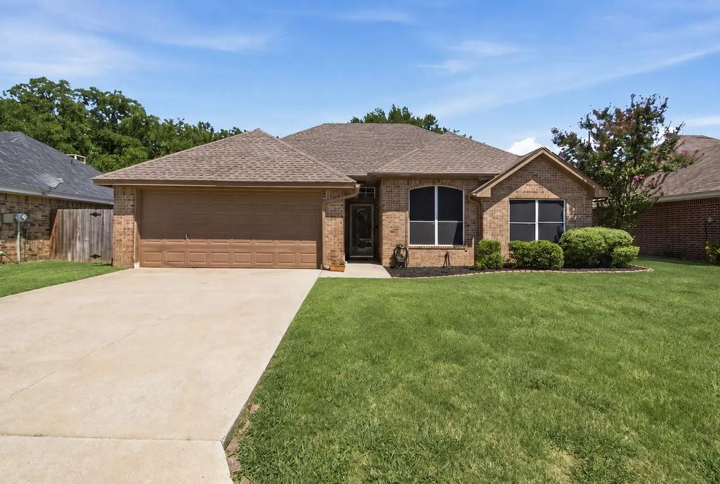 1020 Bayfield Drive, Denton