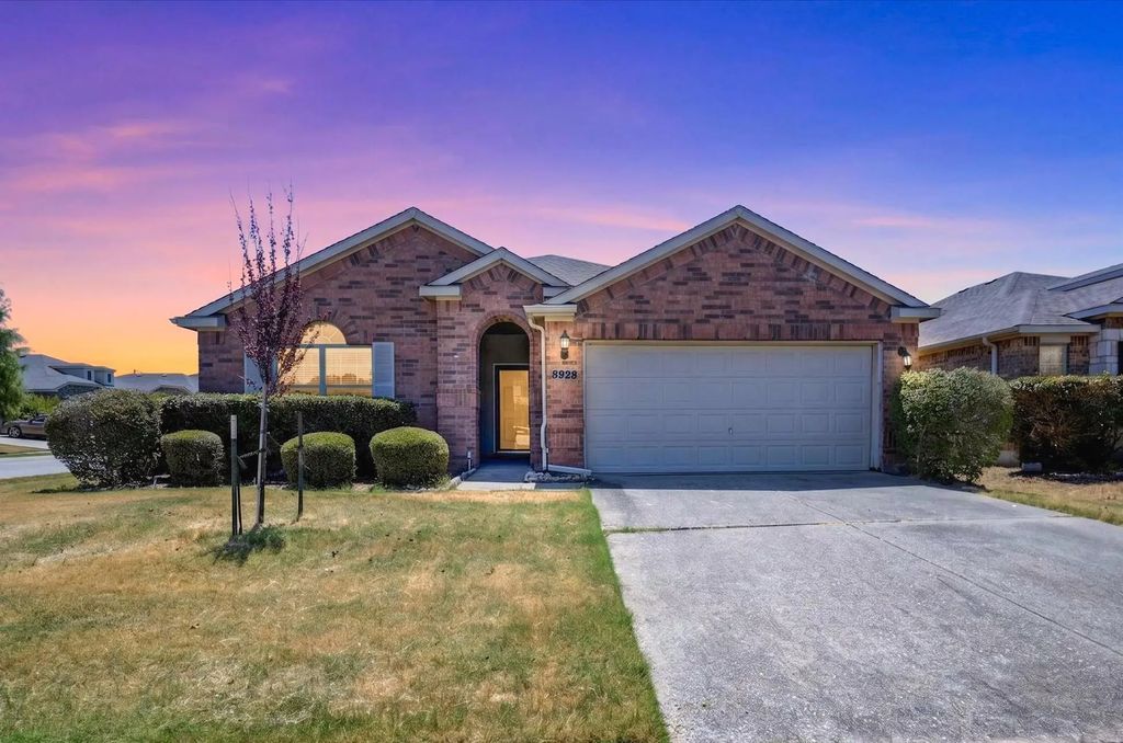 8928 Trailblazer Drive, Aubrey