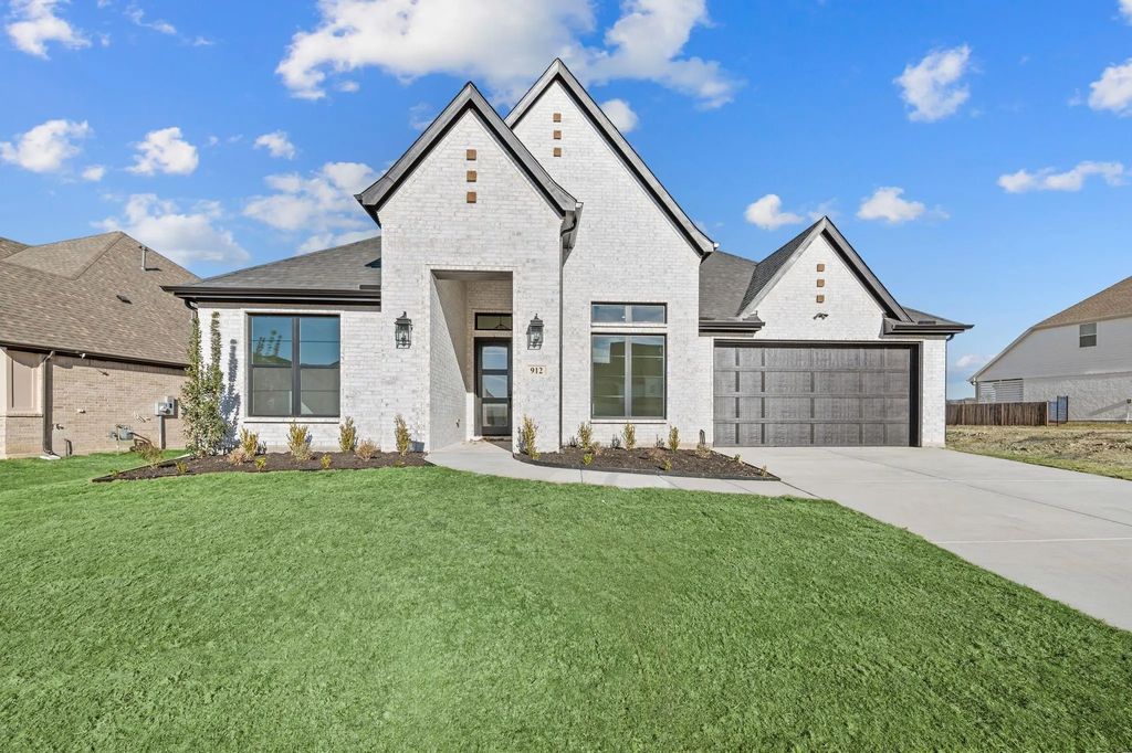 912 Highlands Avenue, Aledo