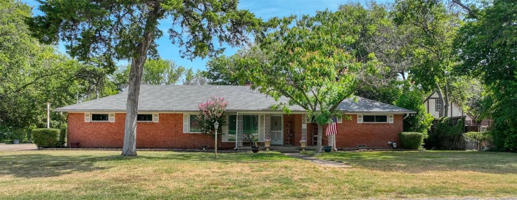938 Nature Drive, Duncanville
