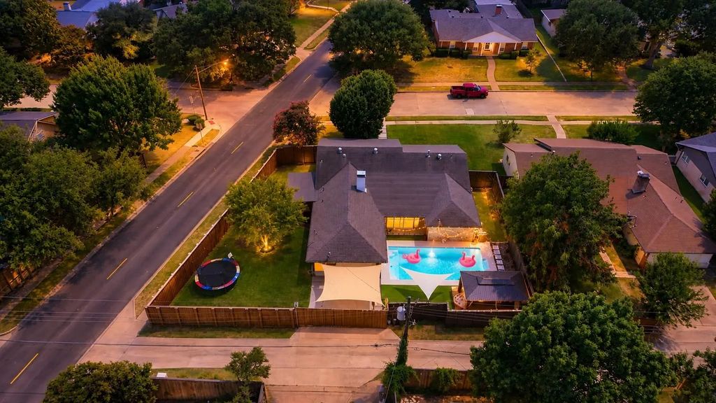 7765 El Pensador Drive, Dallas