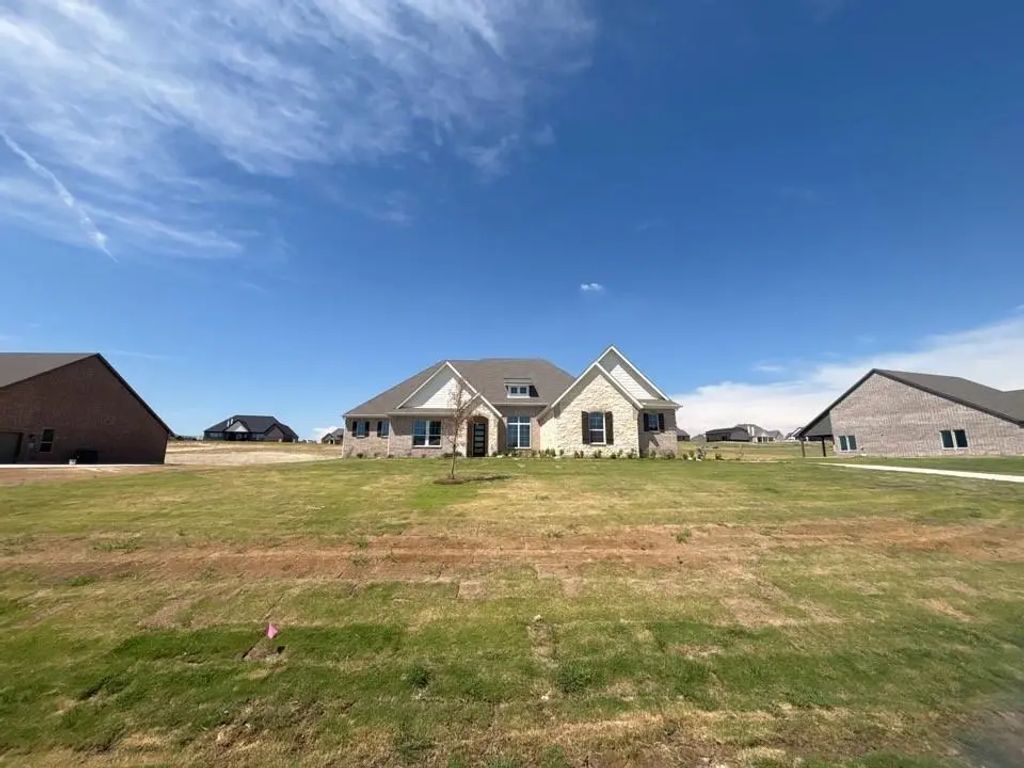 705 Water Side Drive, Van Alstyne